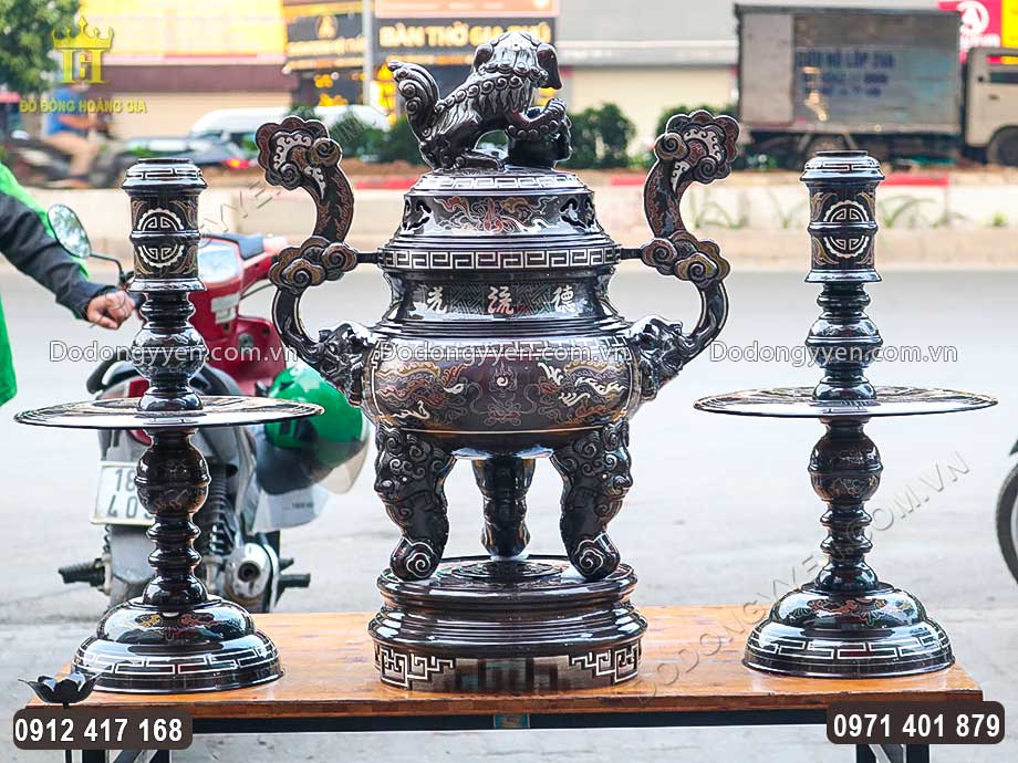 H&igrave;nh ảnh ph&iacute;a sau của bộ tam sự